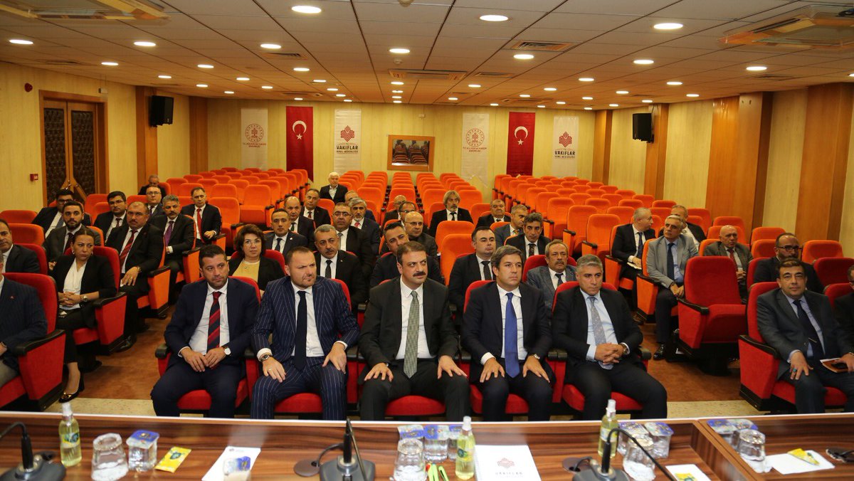 VakiflarGM's tweet photo. Genel Müdürlüğümüzün 2023 yılı çalışmalarını değerlendirmek ve 2024 yılı çalışma programı ile ilgili hedeflerini tespit etmek için "Bölge Müdürlükleri Değerlendirme Toplantısı” Genel Müdürümüz Sinan Aksu başkanlığında yapıldı. https://t.co/ZxLOLbdoUA