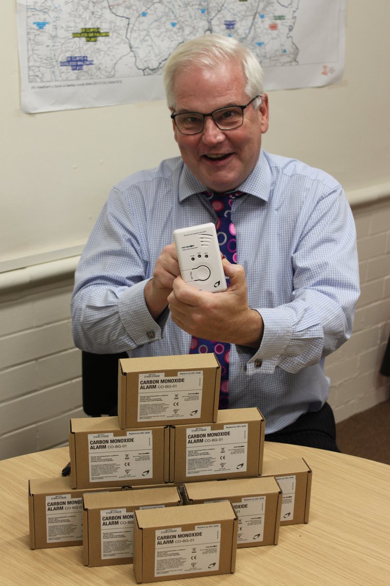 MarkTamiMP's tweet photo. I've received 10 carbon monoxide alarms from @BritishGas to give away to good causes in Alyn and Deeside as part of last week's Gas Safety Week. The first 10 organisations in the constituency to email tamim@parliament.uk will receive an alarm. #GSW23 https://t.co/rRBxX0AjhQ
