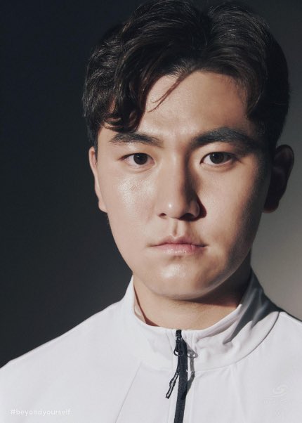 아기는 못 본 사이에 훌—쩍 큰다고 하지만
김제덕 .. 몇 년 사이에
이렇게 크기 있나 ,,

도쿄올림픽                             항저우 아시안게임