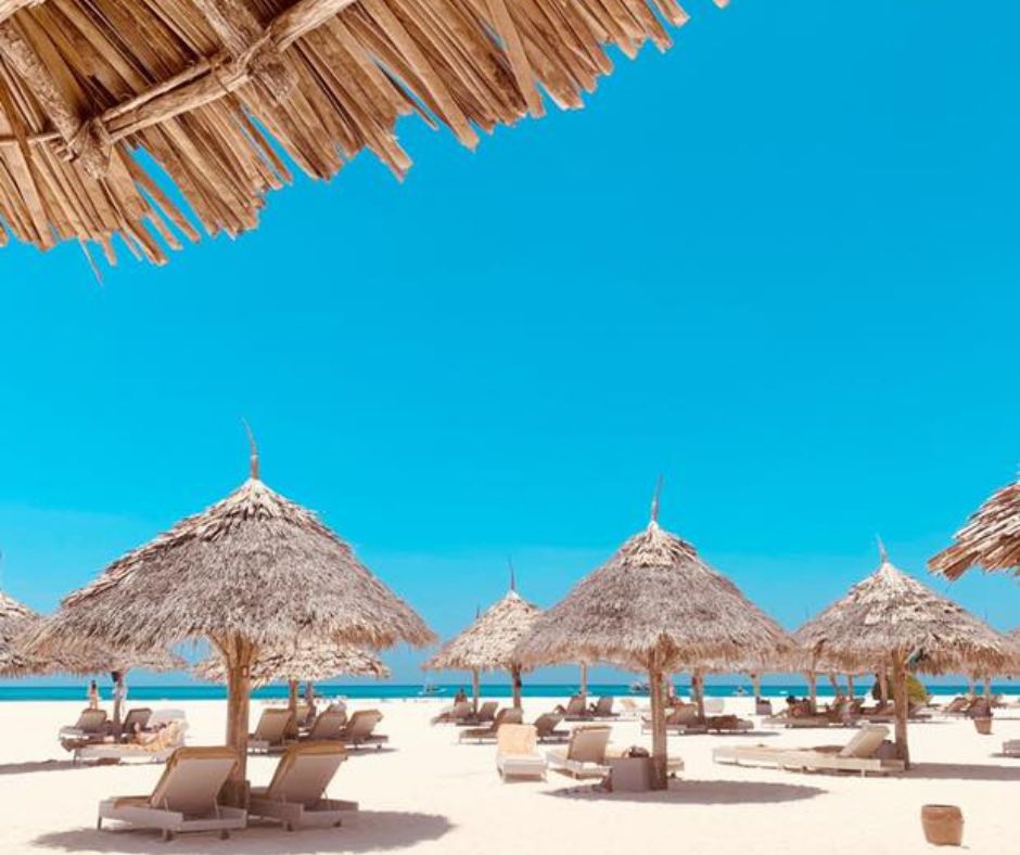 ZanzibarExp's tweet photo. 𝗚𝗼𝗹𝗱 𝗭𝗮𝗻𝘇𝗶𝗯𝗮𝗿 𝗕𝗲𝗮𝗰𝗵 𝗛𝗼𝘂𝘀𝗲 &amp; 𝗦𝗽𝗮

Located on Kendwa Beach, Gold Zanzibar Beach House &amp; #Spa offers a tranquil and idyllic escape. The resort's #luxurious rooms and suites feature contemporary design and stunning sea #views. https://t.co/uuRGyQIEFm