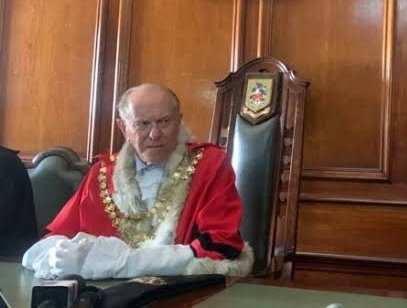 Bulawayo Mayor, David Coltart has opted not to get a new Mayoral car in the next 5 years, prioritizing other areas like refuse collection where only 6 trucks are functional and the city only has 5 Ambulances while they require 30.