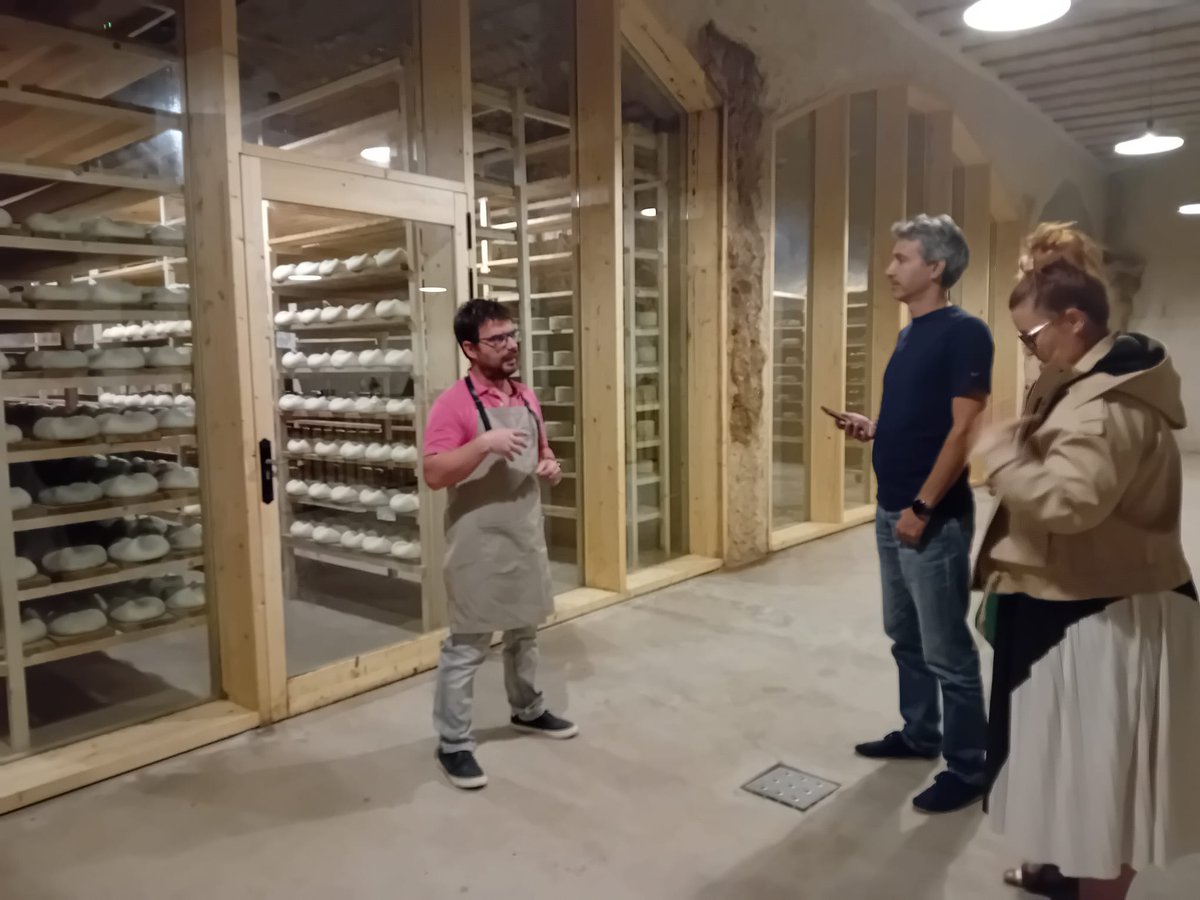 valenciaturisme's tweet image. Periodistas búlgaros de la revista @inglobomagazine visitan #Requena en el #presstrip por la @c_valenciana.

✅Visitan quesería @HoyadelaIglesia 🧀, almazara  @OlioliBio 🫒 y bodega @pagodetharsys 

@TierraBobal @TurismoHoya @AYTOREQUENA @TurismoRequena @dipvalencia @GVAturisme