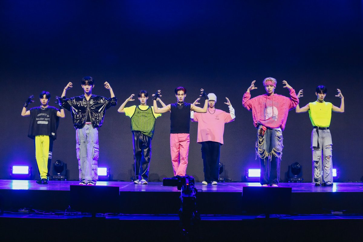 KPOPFAVE_'s tweet image. [230919] @EVNNE_official: "We'd like to be your "TARGET"! &amp;amp; Here are two more official photos from #EVNNE's media showcase today! 🎉 #이븐 #Target_ME #TROUBLE #EVNNE_SHINING_DEBUT