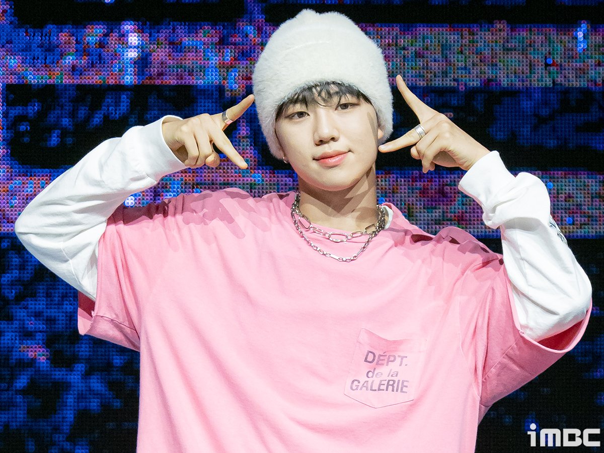 imbcenews's tweet photo. 이븐 박지후, '댕댕미 가득' #이븐 #EVNNE #타겟미 #TargetME #박지후 [iMBC 직찍 8장]

⬇️Click Plz⬇️
https://t.co/dkLyFqSK6E https://t.co/0p7sNzqHiC
