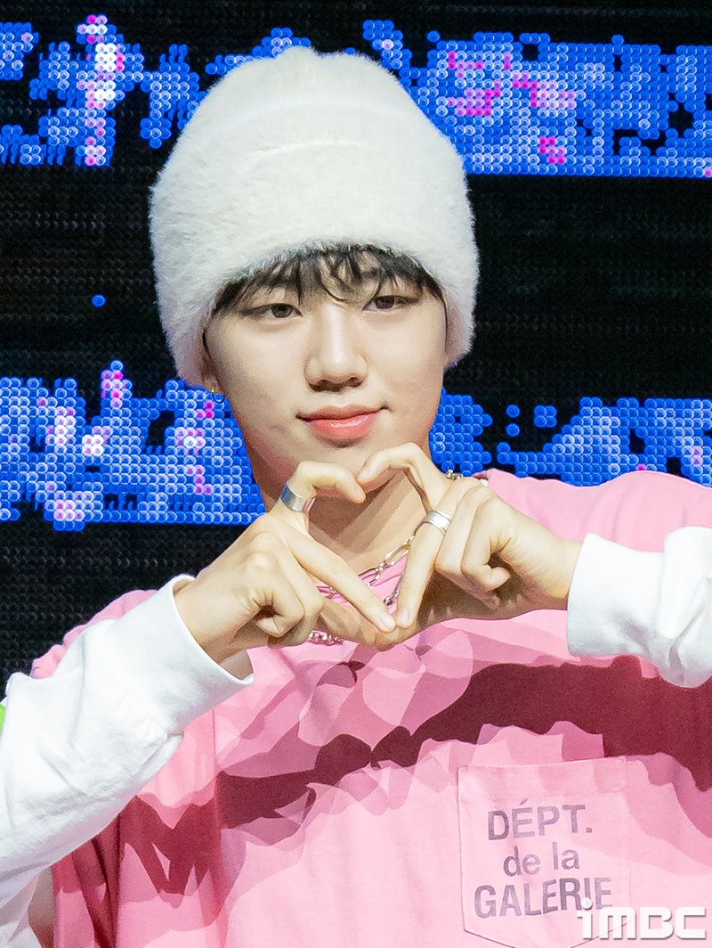imbcenews's tweet photo. 이븐 박지후, '댕댕미 가득' #이븐 #EVNNE #타겟미 #TargetME #박지후 [iMBC 직찍 8장]

⬇️Click Plz⬇️
https://t.co/dkLyFqSK6E https://t.co/0p7sNzqHiC
