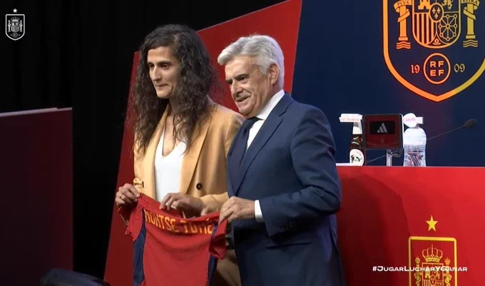 Erafutbolfem's tweet photo. 🚨 Según @carrusel, la RFEF quiere que la concentración de la Selección sea en Oliva (Valencia)

🤯 En el campo donde quieren hacer los entrenamientos no hay luz para entrenar por la tarde https://t.co/P0dveVrxIW