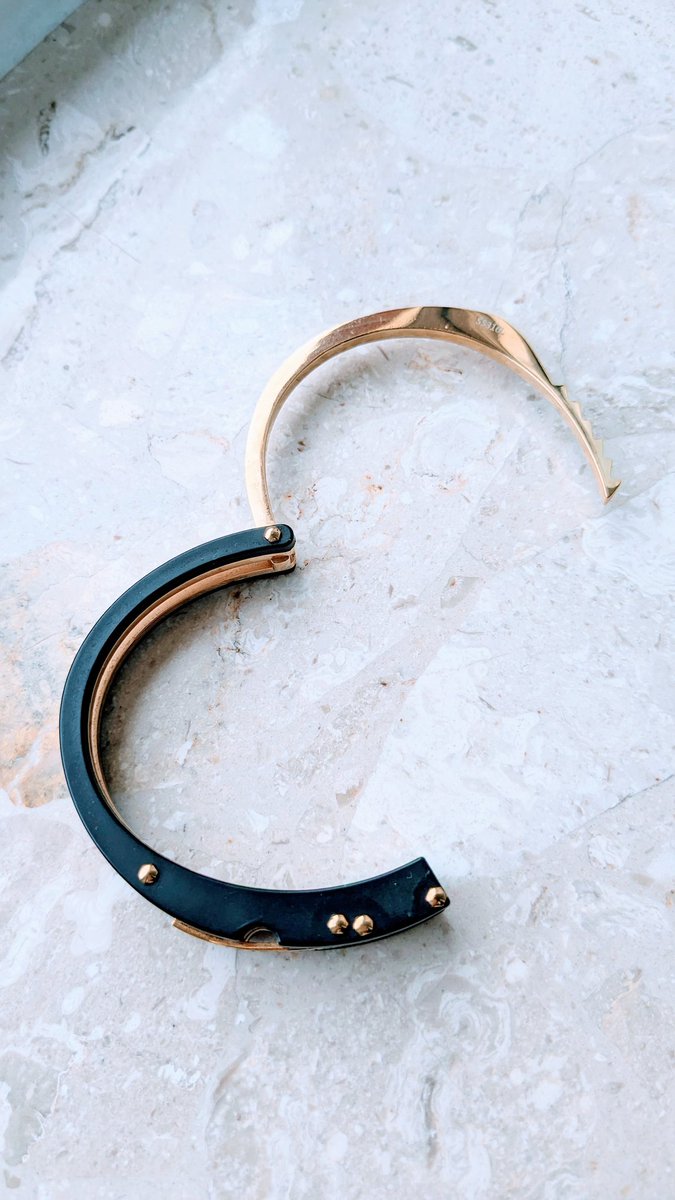 celfis1's tweet photo. デススト好きすぎて衝動買いした手錠端末ぽいアクセ、公式で出してくれないかな？

#DeathStranding
#DeathStrandingPhoto
#DeathStranding2
#デス・ストランディング https://t.co/BxELi2XXQZ