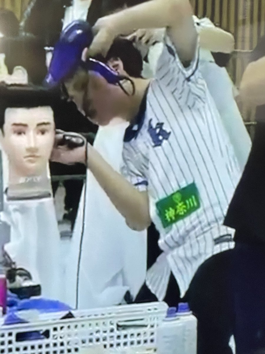 gogo_kaming's tweet photo. 神奈川県で理容の仕事を勉強中の三男が、県代表で理容の全国大会に出場させていただきました。
開催地は北海道なのでYouTube観戦😅

多くの方々の支えがあり出場出来る事に感謝致します🙇‍♀️

#全国理容競技大会 
#全国理容競技大会2023 
#神奈川県理容組合に感謝
#進化する理容室 
#KEEN
#頑張れ息子💪 https://t.co/dtYCQwi6Es