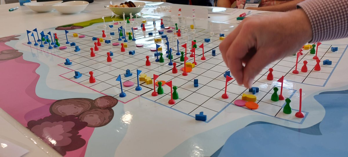 🚩🗺️Gaming for a purpose! 
Last week at #ICESASC23, we dived into the iBLUE game – marine #policymaking in action!
Curious for more information? Workshop details here 👉 b-useful.eu/iblue-game-at-…

#SeriousGame #iBLUEgame #BiodiversityIndicators #MarineManagement #Conservation