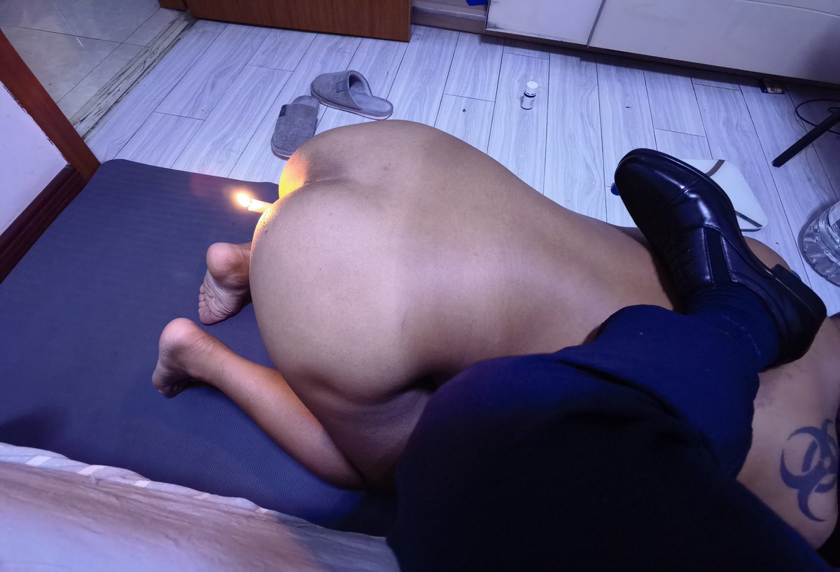 20号 长沙 携一犬 再找一个伪主或者奴（1m最好） 有S想玩的 自己再带条狗  #黑袜皮鞋 #皮鞋丝袜 #主奴调教