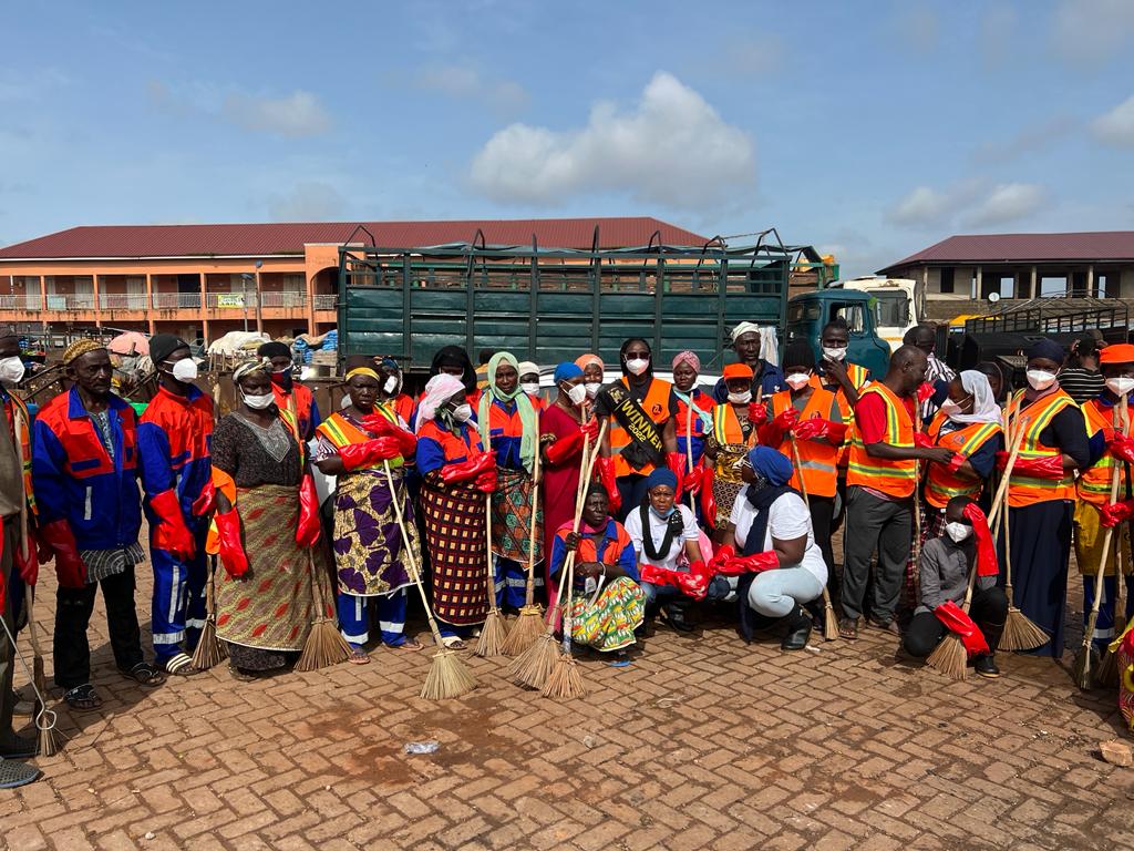 #GMB2022 Queen, Teiya has organized a clean up exercise to sensitize and urged residents in the Tamale metropolis to prioritize sanitation and hygiene to attract investors and tourists.

#TV3GH #GhanasBeautyAfricasPride