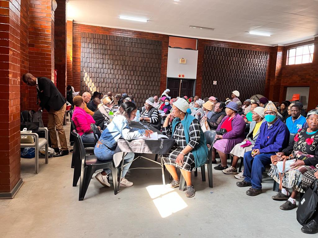 JoburgFinance's tweet photo. The @CityofJoburgZA pensioner rebates team is at Kopanong Dobsonville. The team is here to help pensioners to apply for pensioner rebates. ^KS
#PensionerRebates #RegistrationDrive #Pensioners #JoburgUpdates #JoburgCares https://t.co/oKZDp79yFY