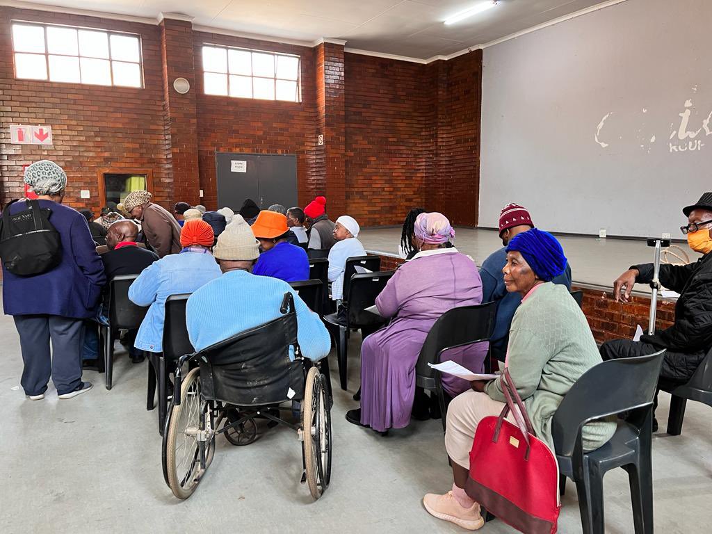 JoburgFinance's tweet photo. The @CityofJoburgZA pensioner rebates team is at Kopanong Dobsonville. The team is here to help pensioners to apply for pensioner rebates. ^KS
#PensionerRebates #RegistrationDrive #Pensioners #JoburgUpdates #JoburgCares https://t.co/oKZDp79yFY
