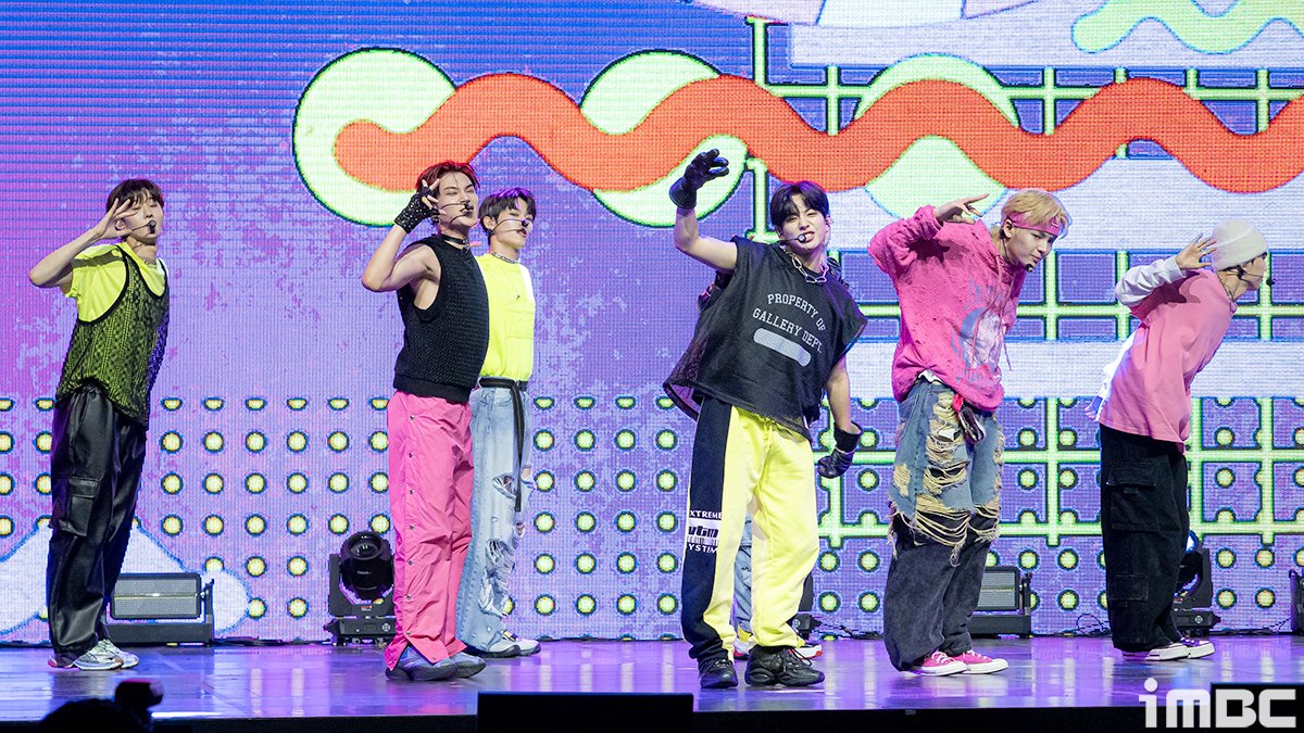 imbcenews's tweet photo. 이븐, 매력 넘치는 '롤모델' 무대 #이븐 #EVNNE #타겟미 #TargetME [iMBC 직찍 22장]

⬇️Click Plz⬇️
https://t.co/z6FJsm91n7 https://t.co/mQF5uhh0Pb