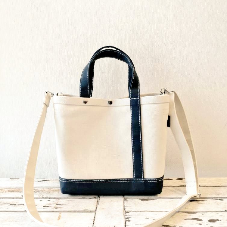 certa_bag's tweet photo. #帆布バッグ

【CERTA.】#チェルタ

綿糸で織られた帆布という張りとコシのある生地を使ってトートバックをメインに日々Bagを作っています。

🌐チェルタのメインバッグ🌐

☆ハビングトート
（意匠登録品）
☆ハーフハーフトート
（意匠登録品）
☆シュシュリッチトート

https://t.co/sR65BDrFNV https://t.co/584PiQVGXF