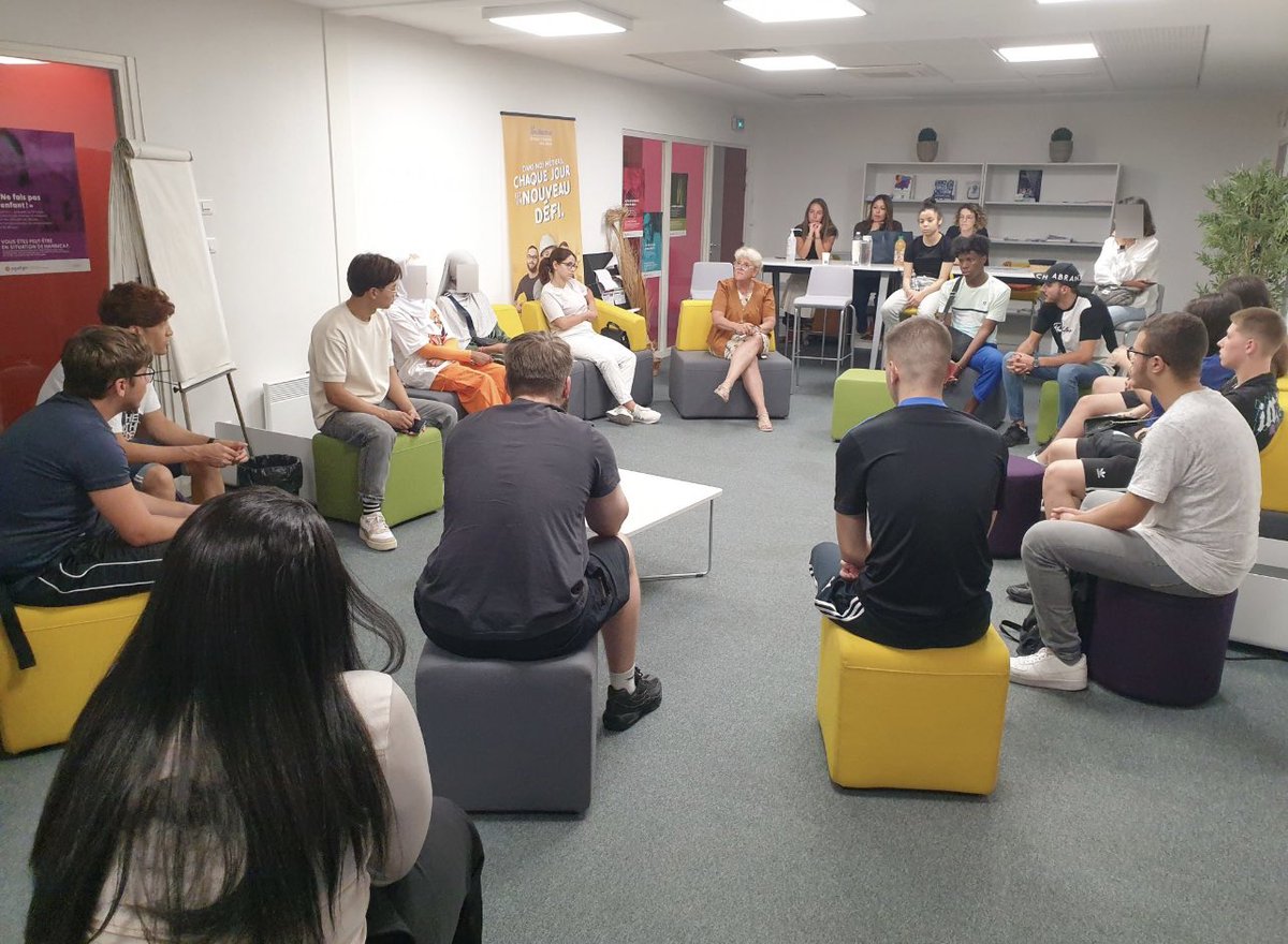 V_DelFabro's tweet photo. 🏛️ Après un moment d’échanges avec les jeunes de la mission locale de #Nancy dans leurs locaux, j’ai eu plaisir de les accueillir au @Senat. 
Un grand merci à la ML de Nancy pour leur accueil, mais aussi à ces jeunes pour leur curiosité et leur implication ! #MeurtheEtMoselle https://t.co/geWEfIVRIG