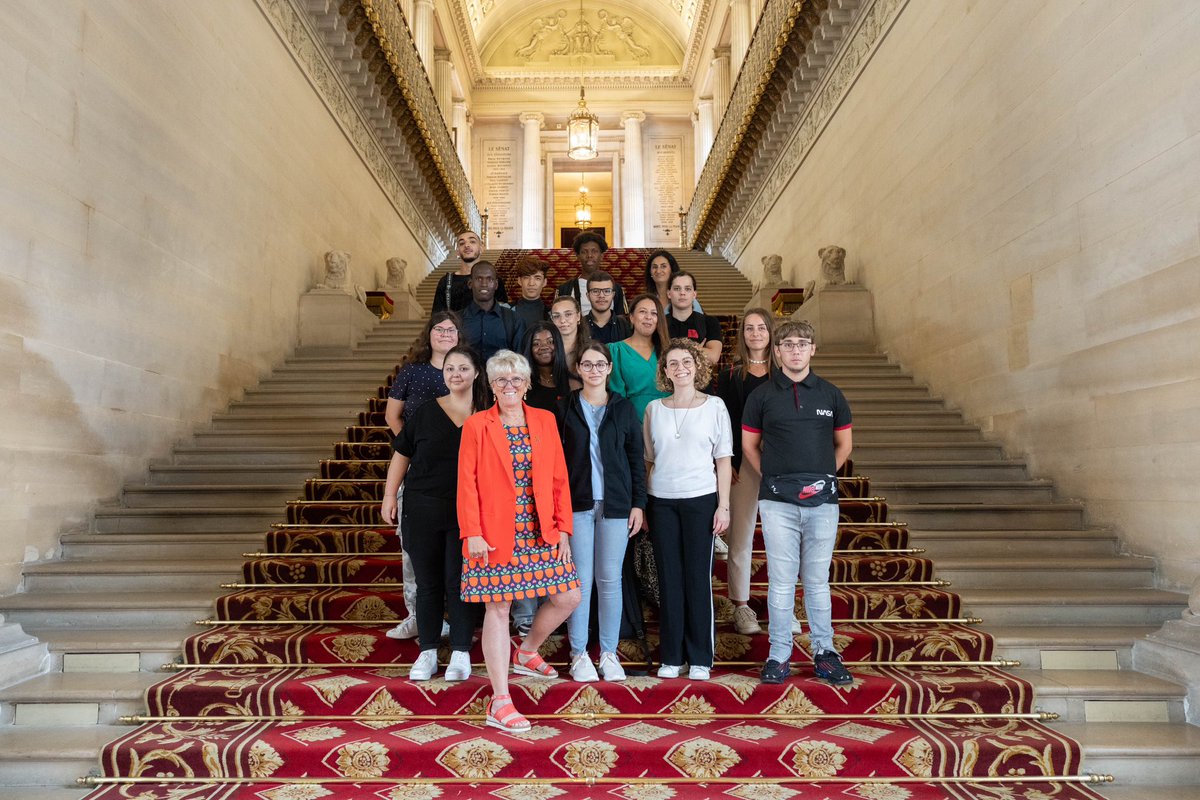 V_DelFabro's tweet photo. 🏛️ Après un moment d’échanges avec les jeunes de la mission locale de #Nancy dans leurs locaux, j’ai eu plaisir de les accueillir au @Senat. 
Un grand merci à la ML de Nancy pour leur accueil, mais aussi à ces jeunes pour leur curiosité et leur implication ! #MeurtheEtMoselle https://t.co/geWEfIVRIG