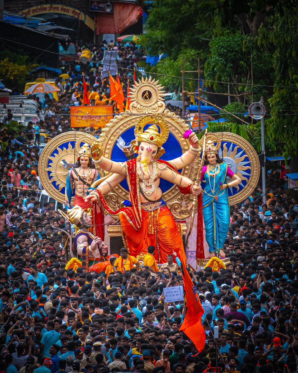 Ganesha in the Sky 

Ganpati Bappa Morya Mumbai 

#GaneshChaturthi2023 #ganeshachaturthi