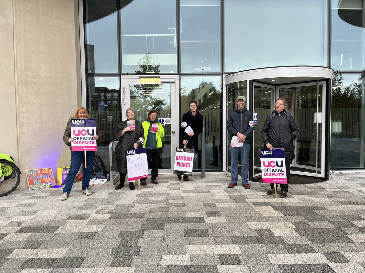 SimonRushton8's tweet photo. @sheffielducu picket at The Wave. Lots of great engagement with students this morning. #ucuRISING https://t.co/BeszoUrEST