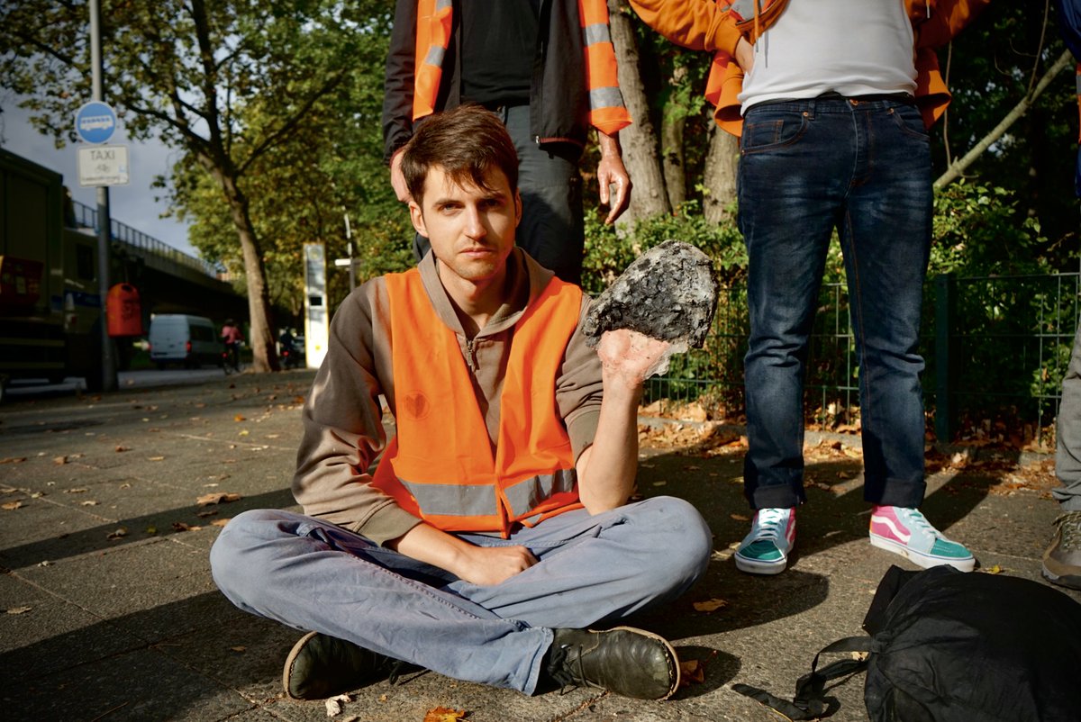Final bleibt nur zu sagen: egal ob ihr die Aktionen gut findet oder nicht. Darüber lässt sich streiten. Aber diese Menschen haben das Herz am richtigen Fleck. Sie setzen sich für das Gute ein und verdienen es nicht als Terroristen, Abschaum &amp; Taliban beschimpft zu werden (10/10)