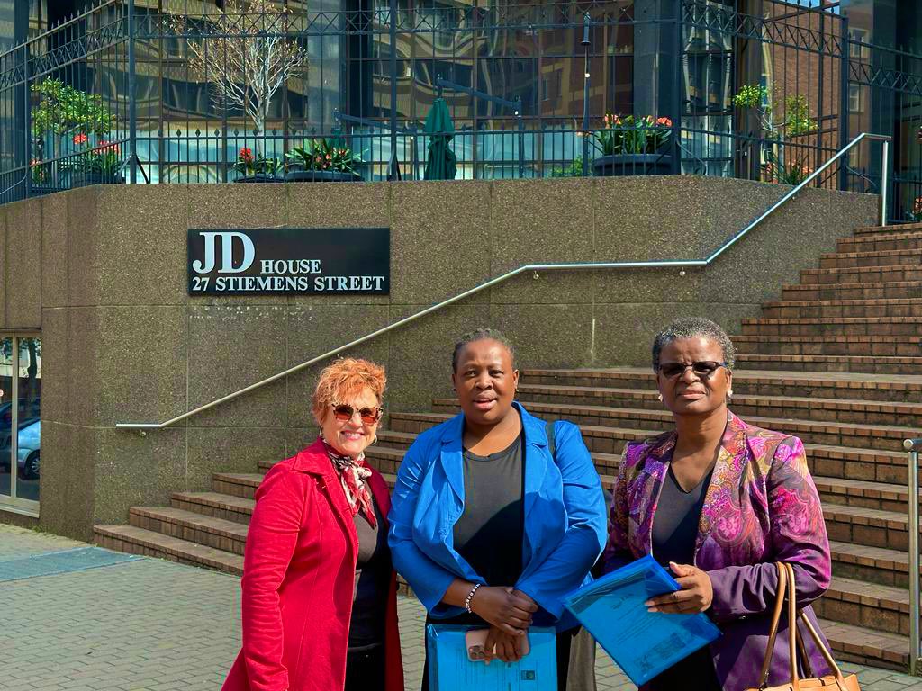 Our_DA's tweet photo. ❌ SASSA's ongoing social grant payment failures have left many vulnerable citizens without food - worsening our country's hunger crisis.

Today, the DA is at the SA Human Rights Commission to take legal action against the uncaring ANC government for neglecting citizens. https://t.co/oO2e1VqLbV