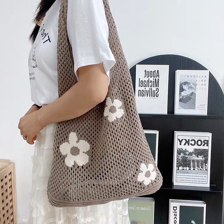 walerles's tweet photo. Pim shopping bag 290ส่งฟรี มี 6 สี ฟ้า เทา ช���พู กากี เขียว ส้ม รุ่นนี้แถมพวงกุญแจดอกไม้ทุกออเดอร์น้า💐

กระเป๋าไหมพรมถัก ลายดอกไม้ ใช้เป็นถุงช็อปปิ้งได้ นางน่ารักมากกก
**มีพวงกุญแจดอกไม้สีเขียวแถมให้

#กระเป๋าผู้หญิง #กระเป๋า #กระเป๋าสะพายไหล่ผู้หญิง #กระเป๋าผ้าราคาถูก https://t.co/Uf7QEO4owa