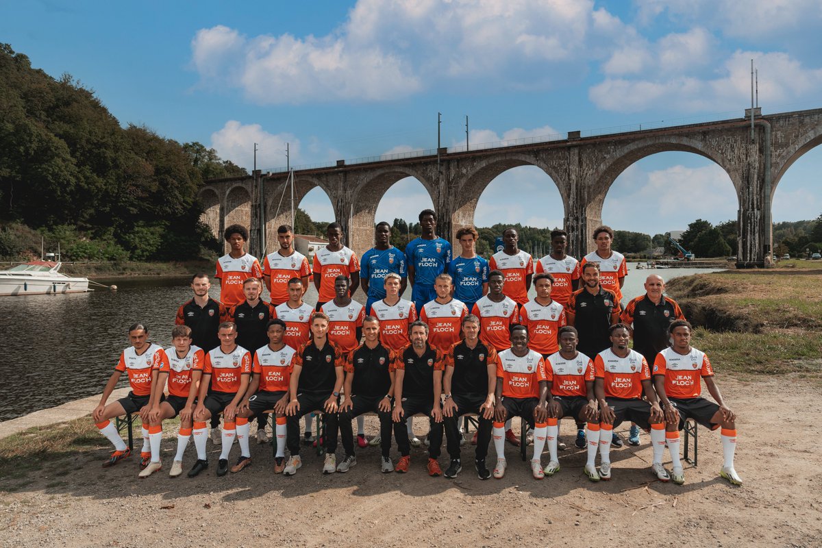 𝐏𝐨𝐧𝐭 🌉

Le groupe réserve - saison 23-24 devant le viaduc de la <a href="/villehennebont/">Ville d'Hennebont</a>.