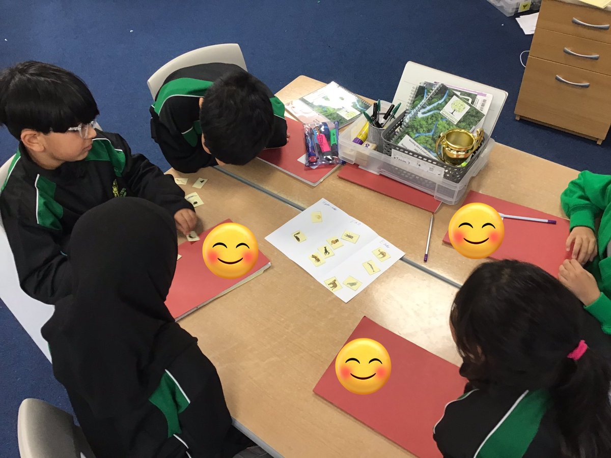 We are classifying animals according to their skeleton type this morning. I can hear some really intelligent scientific debate happening amongst our Kagan teams! #GPAscience <a href="/TeamGreenacres1/">Greenacres Primary Academy</a>