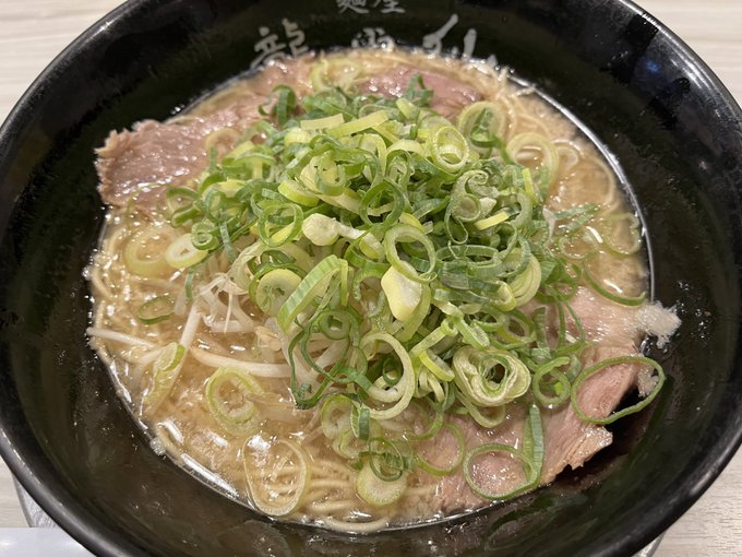 今日は龍仙という名のラーメン屋さんを訪問😌✨
前に動画で見かけてから気になってたお店の一つです、!

こちらもこってり背脂豚骨の醤油ラーメンにネギがたっぷり乗っていて食べやすいのにコッテリ感も味わえるという感じですめちゃくちゃ美味しかった〜❗️💪 