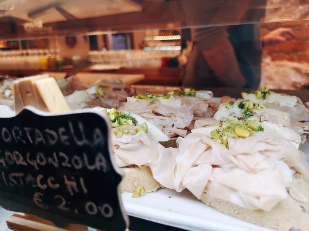 AziendeCantina's tweet photo. How about a shot or two with Mortadella, Gongonzola and pistachios?

#cantinaaziendeagricole #bacaro #bar #osteria #venezia #venice #venise #베니스 #venicefood #bacaroveneziano #bacarivenezia #cicchetteria #bacarotour #cicchettitour #cicchetti #osteriaavenezia #bacarovenezia https://t.co/t9G92AlheR