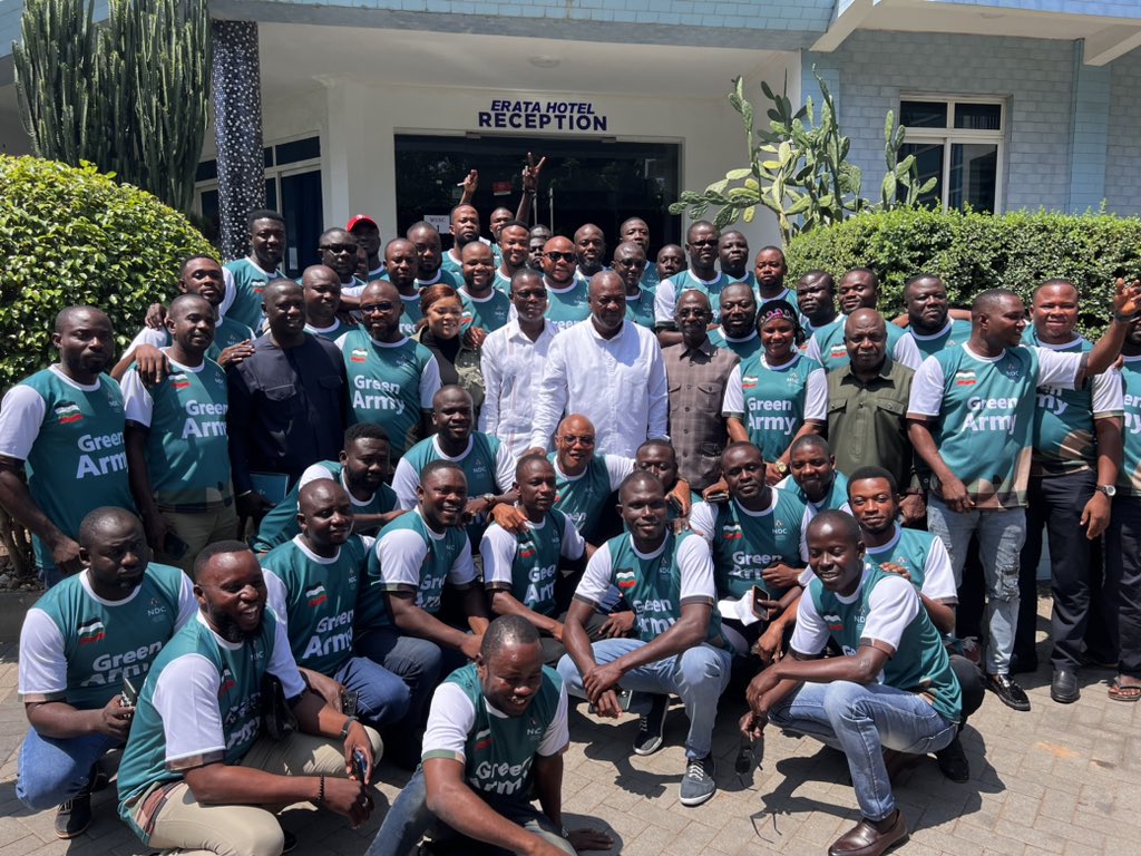ndcgreenarmy's tweet photo. Give us a follow today, and send a dm to be part of the rising army on a forward march to secure victory for John Mahama and the NDC🇰🇼…#YouthPower https://t.co/49dfNQjCgf