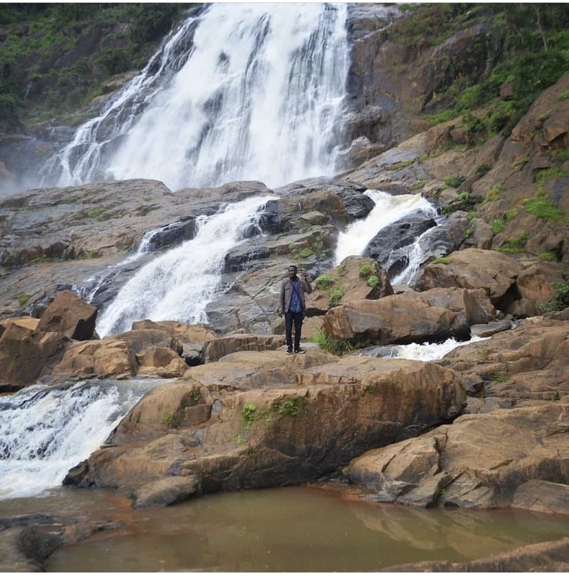 iamayims's tweet photo. This is Farin Ruwa Waterfalls in Wamba, Nasarawa State, Nigeria.
It is one of the highest waterfalls in Nigeria and in the continent. 
Farin ruwa which translates to pure/white water is marvel to be hold. 

Nasarawa state is one of the most Natural blessed states in Nigeria. No wonder it is called “Homes of Solid Minerals”