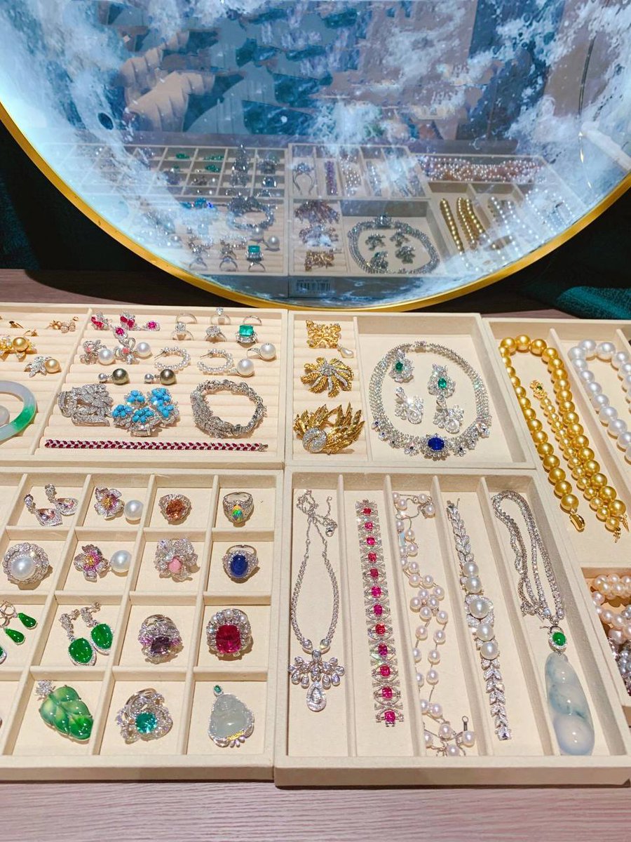 Small accessories are girls’ favorite