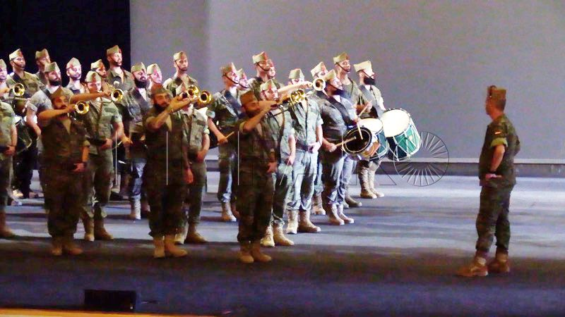 PlataformaMill1's tweet photo. Ensayos previos al gran concierto que la #BandaDeGuerra del #Tercio "Duque de Alba" II de #LaLegión ofrecerá este martes a las 19:00 horas, con motivo del #CIII aniversario de su fundación.
https://t.co/lADbA02ihS https://t.co/ZPkKog44iI