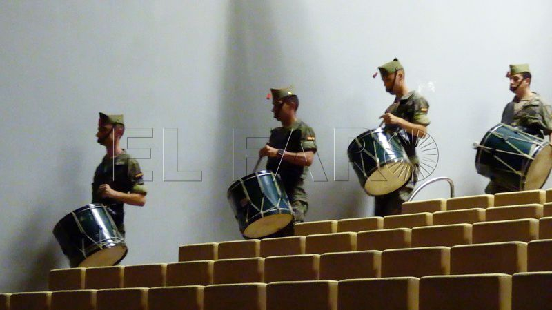 PlataformaMill1's tweet photo. Ensayos previos al gran concierto que la #BandaDeGuerra del #Tercio "Duque de Alba" II de #LaLegión ofrecerá este martes a las 19:00 horas, con motivo del #CIII aniversario de su fundación.
https://t.co/lADbA02ihS https://t.co/ZPkKog44iI