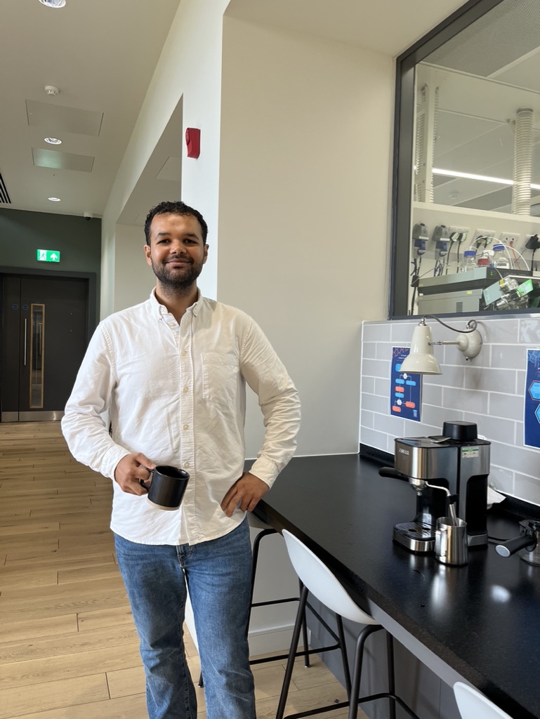 MRC_LMS's tweet photo. Spotlight on Al 🔬
Navigating the intricate world of #DNAReplication, Al's expertise in imaging protein complexes involved in DNA replication are invaluable to the @Speck_Lab
#NPAW2023 #MeetLMS @LabSpeck https://t.co/0eWn4Cddf6