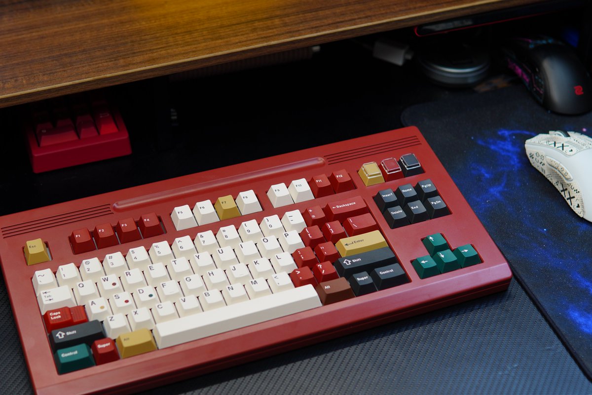 MMkeyboards's tweet photo. Ano Red Class 80R2🩷🩷🩷 https://t.co/t1JMAuEnEY