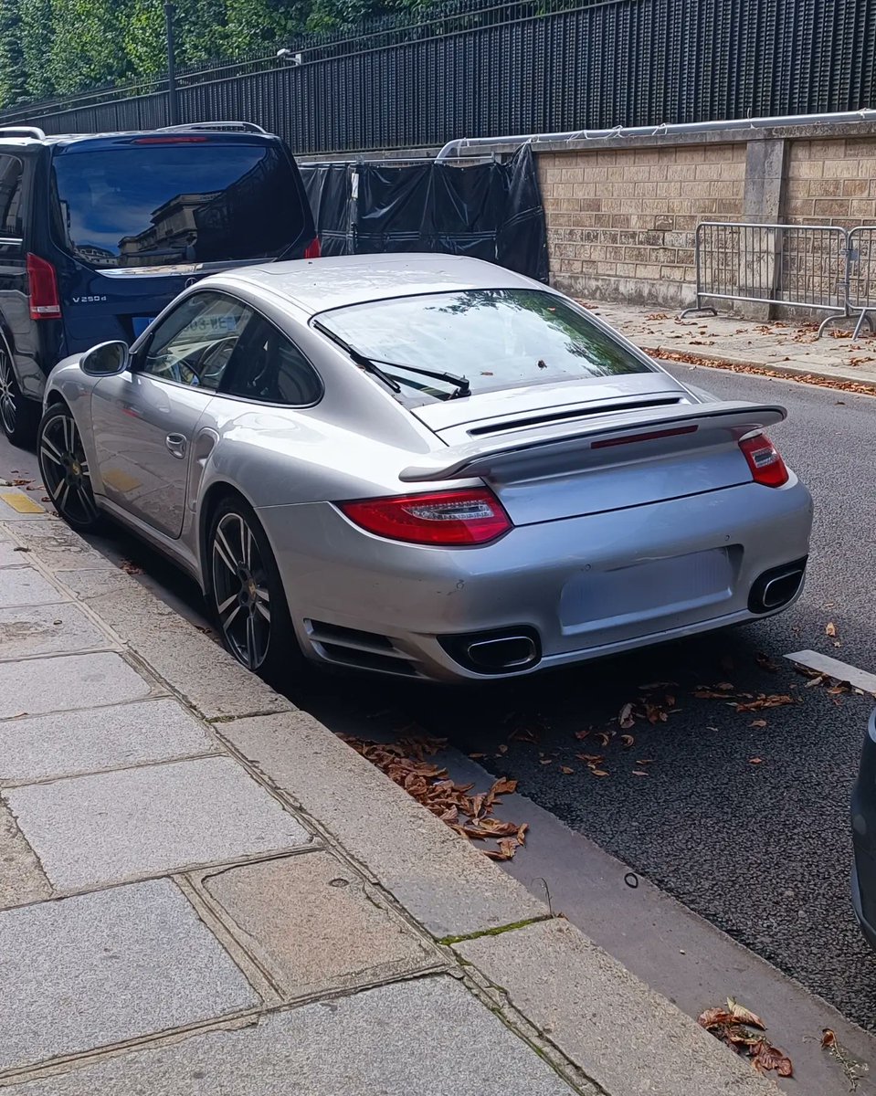 testanddriving's tweet image. Dans la saga des Porsche 911 turbo, la dernière version, la 992 turbo S est incroyable. Mais par le passé, la version 997 a été un modèle qui a marqué son temps. Avec son moteur de 480 chevaux, elle était déjà très performante : 0 à 💯 en 3,9 et 310 km/h en vmax. @Porsche_France