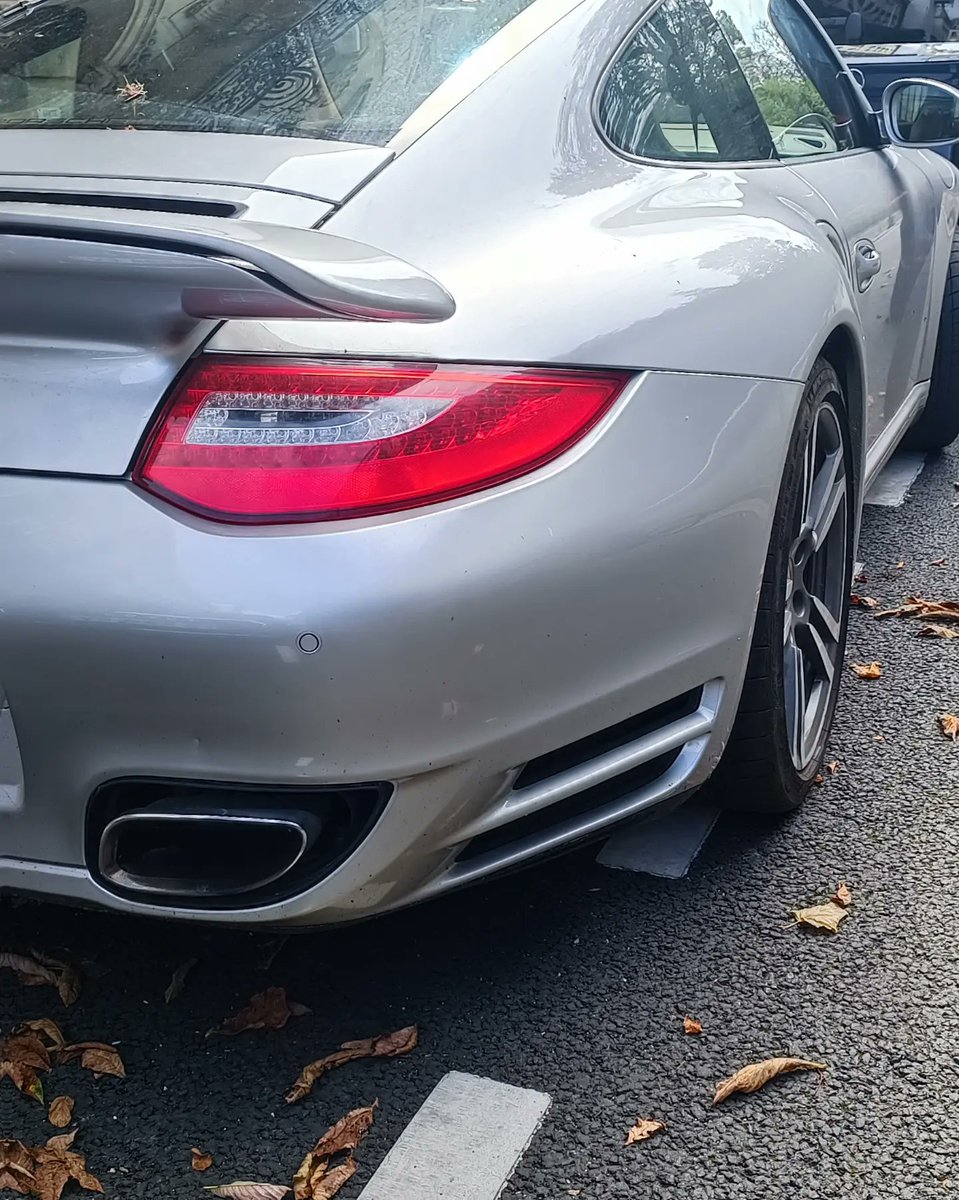 testanddriving's tweet image. Dans la saga des Porsche 911 turbo, la dernière version, la 992 turbo S est incroyable. Mais par le passé, la version 997 a été un modèle qui a marqué son temps. Avec son moteur de 480 chevaux, elle était déjà très performante : 0 à 💯 en 3,9 et 310 km/h en vmax. @Porsche_France