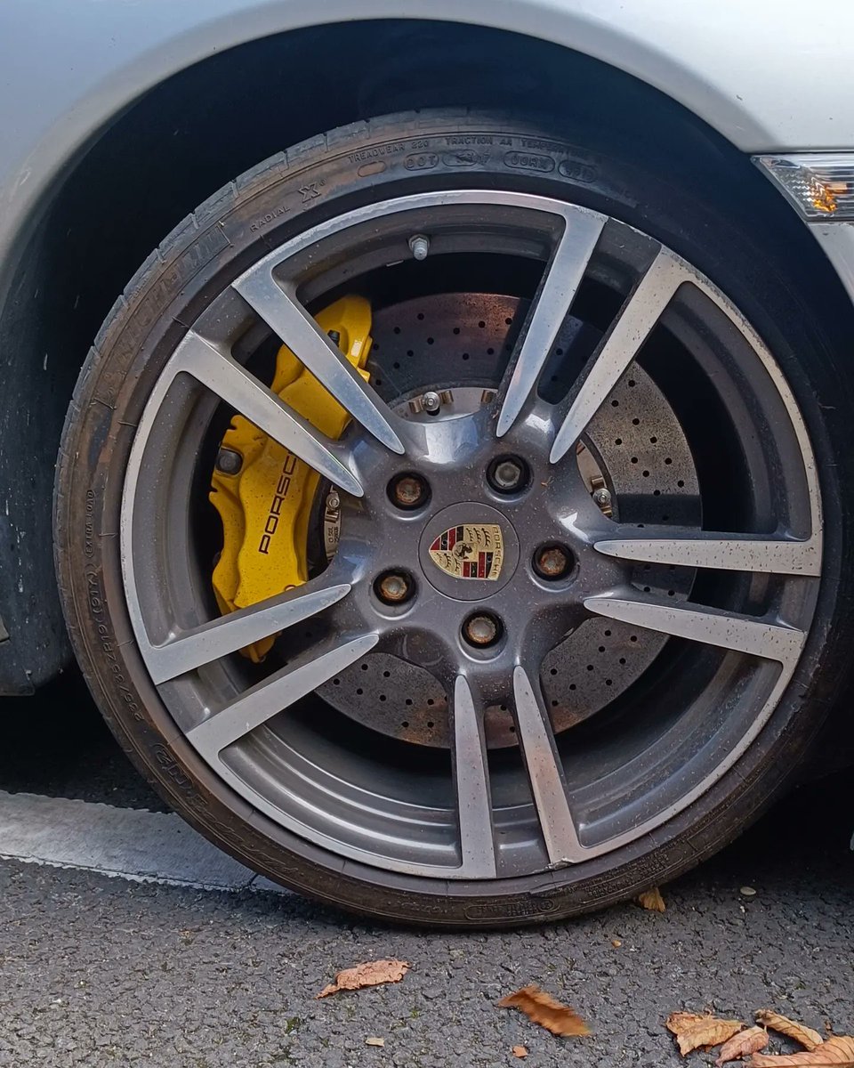 testanddriving's tweet image. Dans la saga des Porsche 911 turbo, la dernière version, la 992 turbo S est incroyable. Mais par le passé, la version 997 a été un modèle qui a marqué son temps. Avec son moteur de 480 chevaux, elle était déjà très performante : 0 à 💯 en 3,9 et 310 km/h en vmax. @Porsche_France