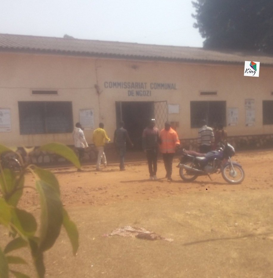 KUF_ASBL's tweet photo. 4.Bidatevye na gato,wa munyagihugu yaciye yitaba Imana.Ubwonyene abanyororo baca baja kumuhamba atan'umwe mub'iwabo ahashitse.
Ejo nyene,igipolisi caciye gihagarika ya mbonerakure #YAMAMI.
Ariko umukuru w'imbonerakure akaba w'umukuru wa @CnddFdd_CommuneNgozi haciye aza kumurekuza https://t.co/VjZKjVcZS3