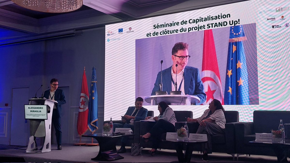 STAND Up! tweet media