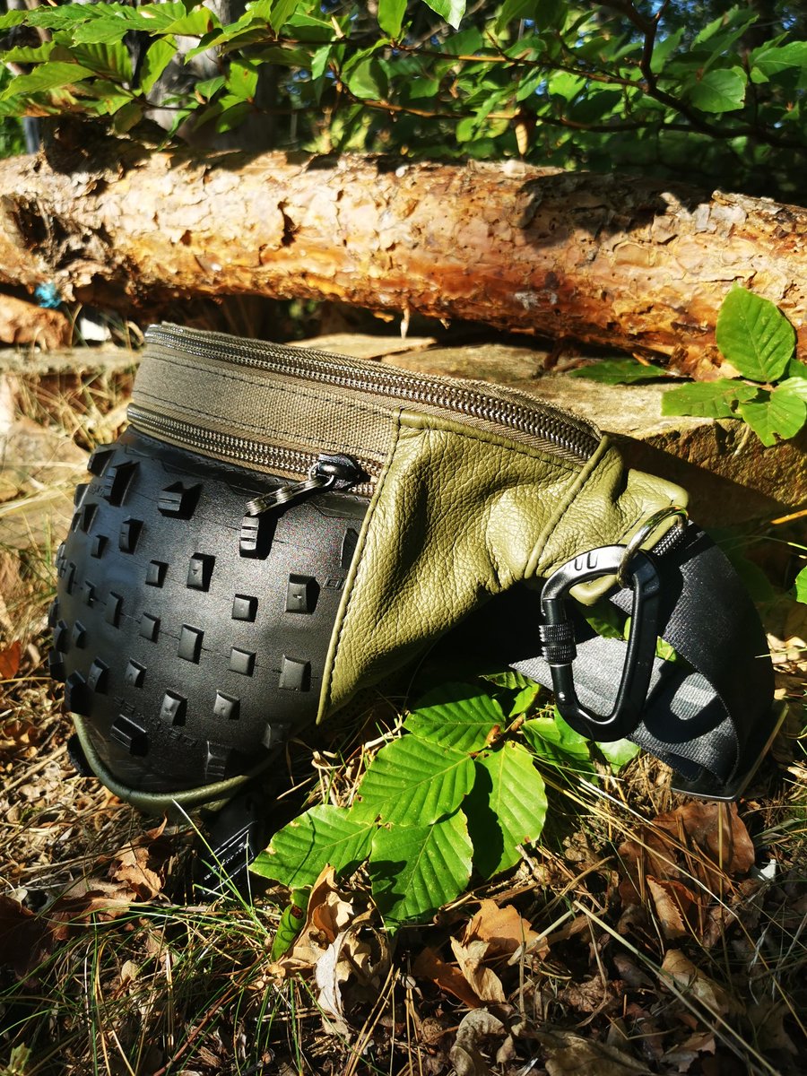 PSabisz's tweet image. FAT bike tire big waistbag ♻️💪🔥

#zerowaste #biketires #innertube #newlife #upcycle #suistainablefashion #eko #fashion #prezent #manufaktura #handmade #hotstuff #unitedgreen #wegebag #tubeless #fixedgear #fatbike #tires