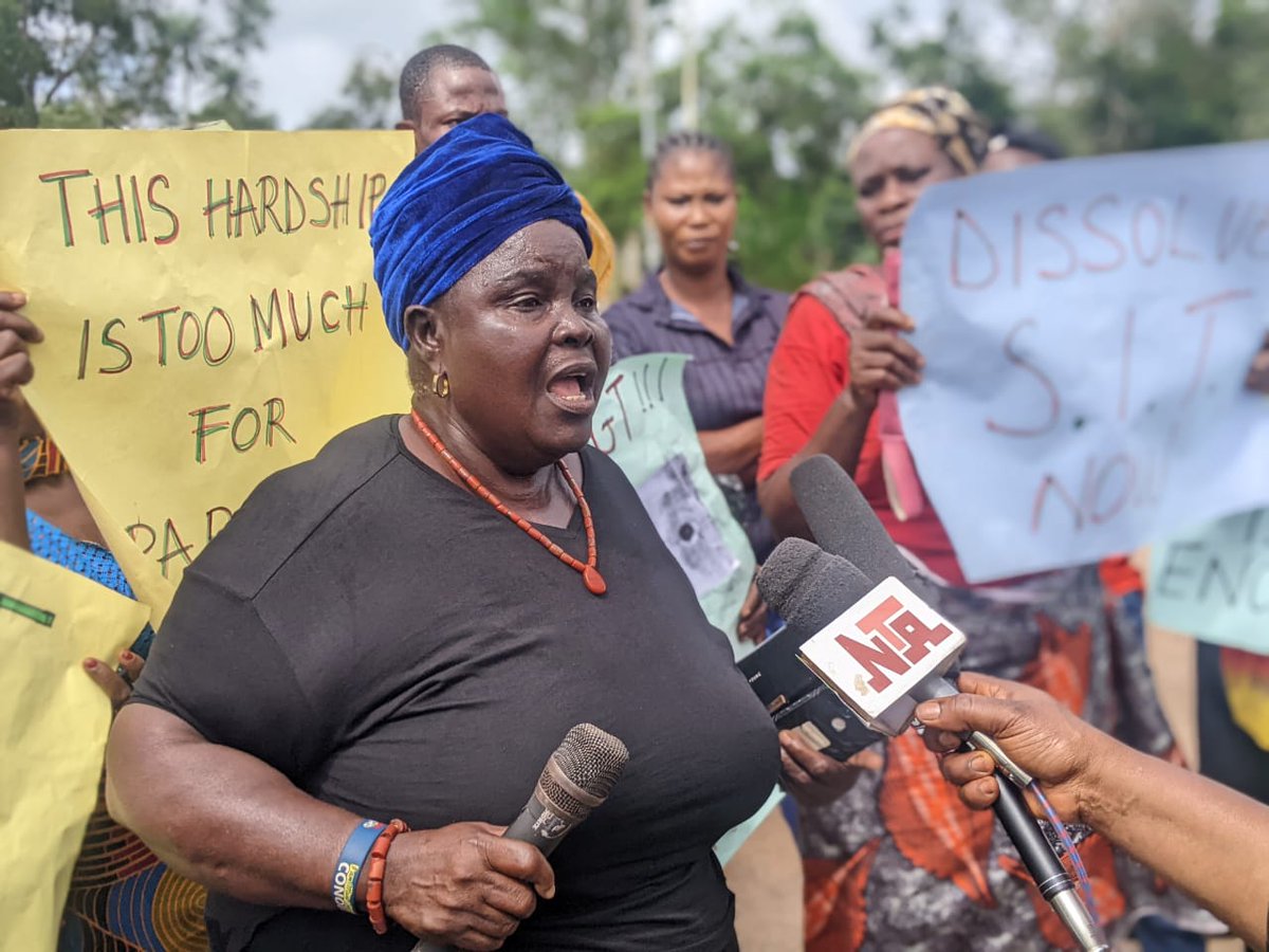 AauSug's tweet photo. PROTEST CONTINUE AS EKPOMA WOMEN JOINED THE PROTEST OVER HIKE SCHOOL FEES https://t.co/xIfYHFn6Qj