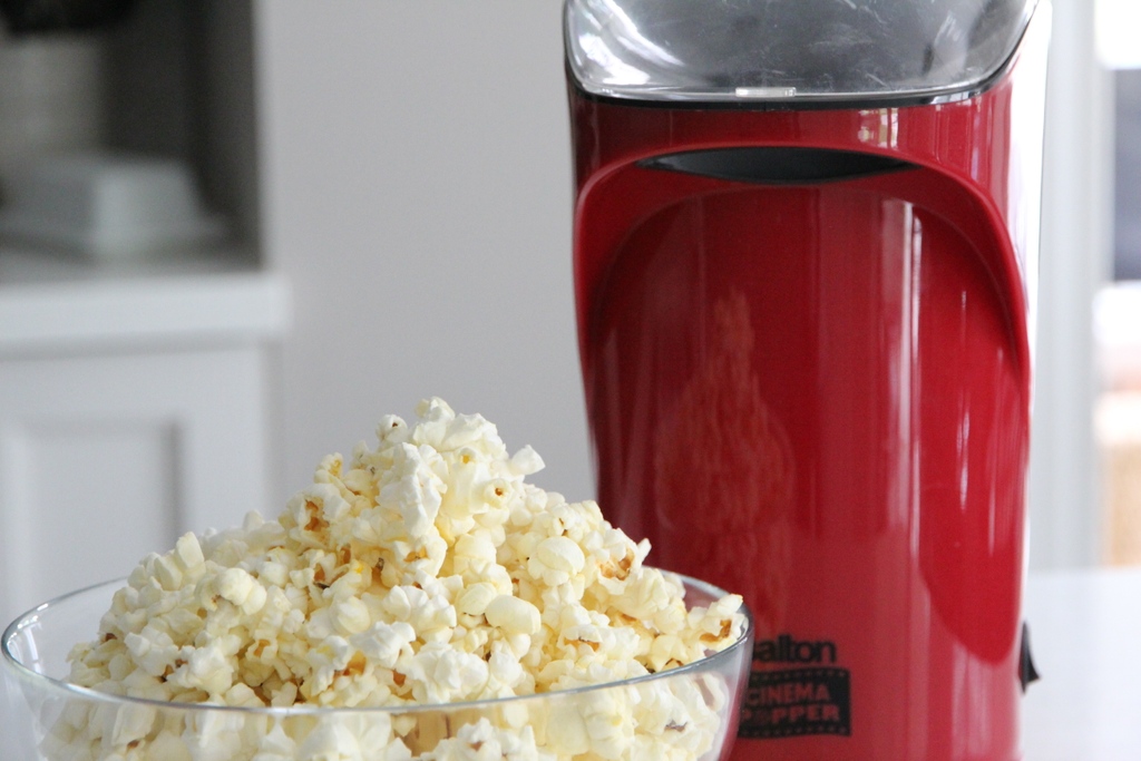SaltonGroup's tweet image. 🎥🍁 Elevate your autumn movie nights with the Salton Cinema Popper! The joy of homemade popcorn makes every film even more memorable. Gather 'round and let the snacking begin! 🍿🍂 #saltonKitchen #popcornmaker #movienight