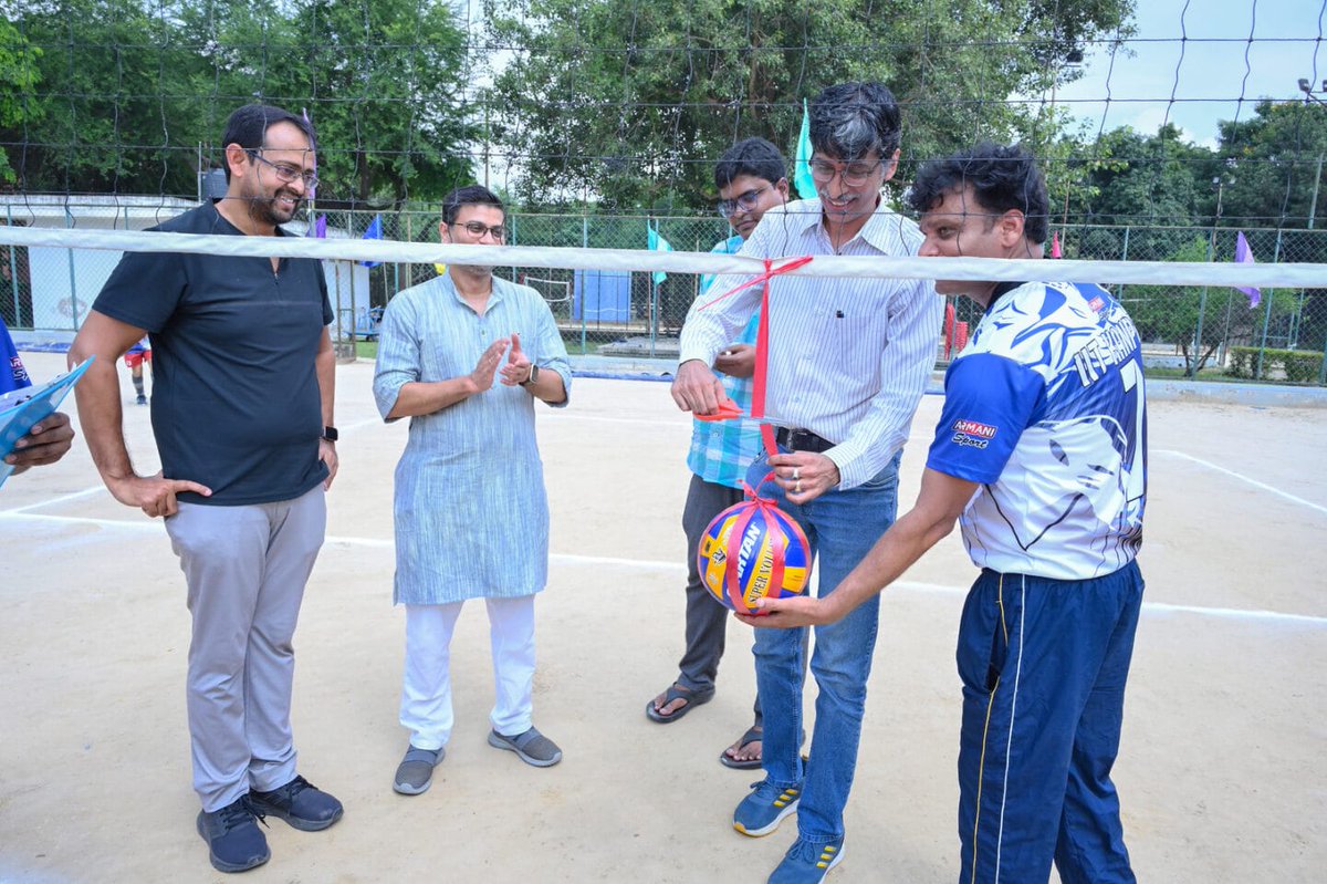 IITKanpur's tweet photo. IIT Kanpur's staff team, IIT Kanpur A, emerged as the winners in the 2023 Kanpur Office League Volleyball Tournament organized by the Staff Gymkhana at IIT Kanpur. 

#volleyball #tournament #IITKanpur #iitk https://t.co/Tda1MM8lDx