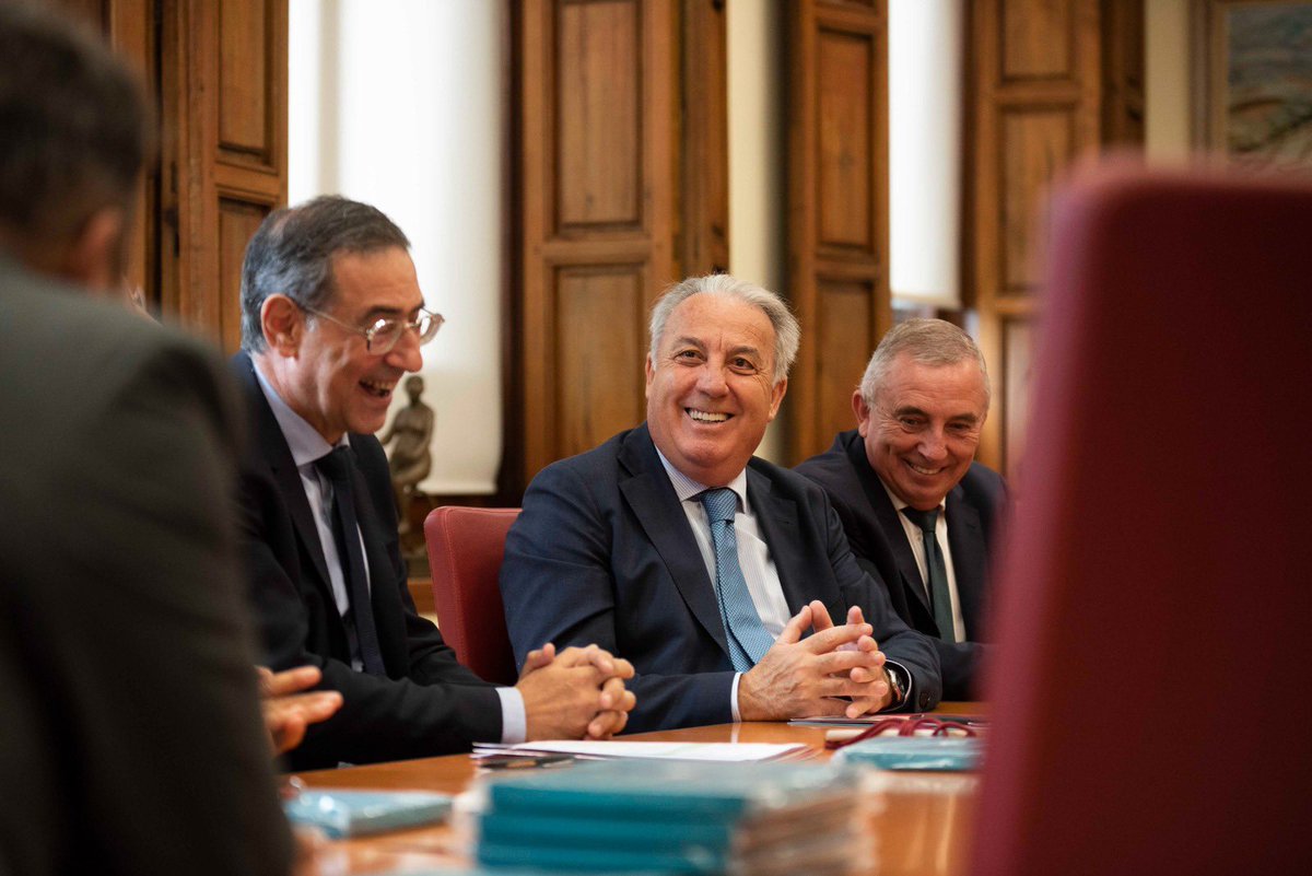JoseLujanAlcarz's tweet photo. Renovación de convenio de colaboración con @Cajamar para que nuestros alumnos y alumnas de la @UMU puedan seguir disfrutando de las oportunidades y actividades que organizan junto con @coieum aumentando su conocimiento del mundo laboral y sus posibilidades profesionales. https://t.co/PLr1aczg64