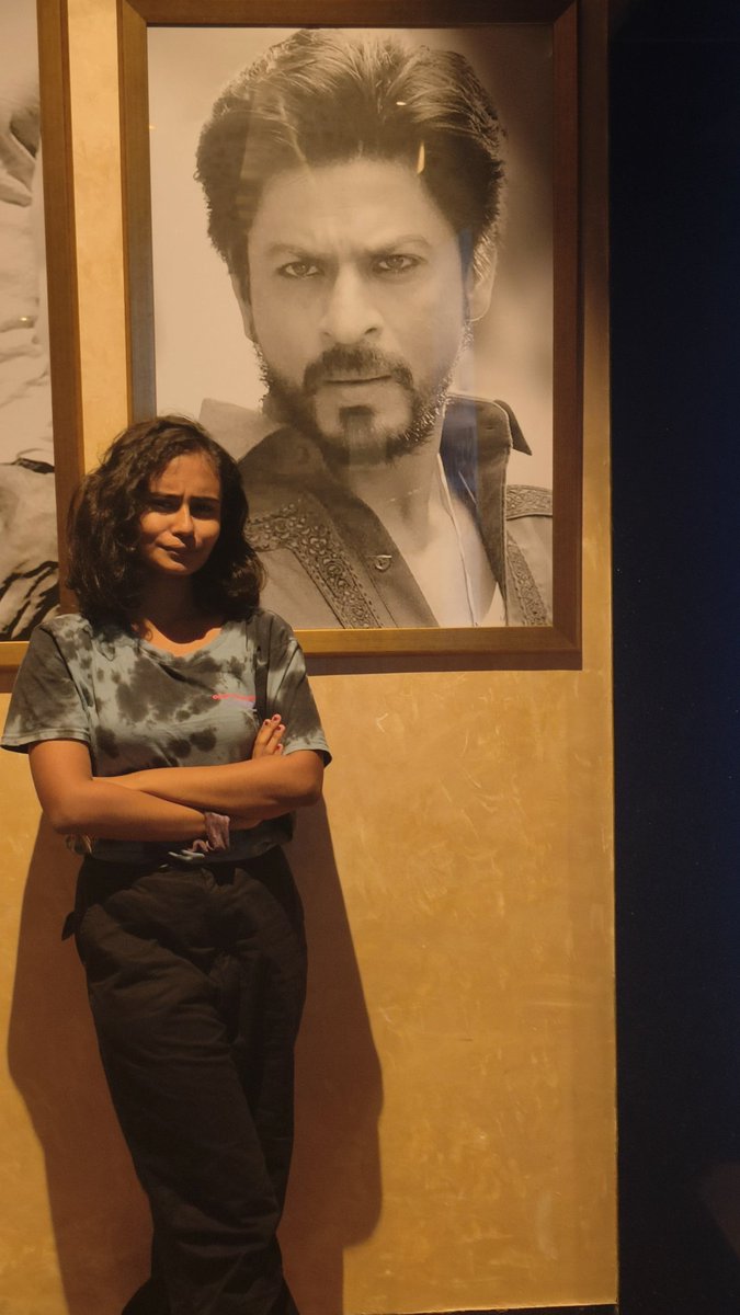 notsoumita's tweet photo. @iamsrk comes to the theatres &amp; i don't go to watch? not happening. 
Here's a photo of me with my MOST favourite SRK of all times &amp; now Shahrukh Khan as Jawan comes very close in this list! Loved the movie so much😭😭🤍

#jawan @iamsrk #SRKians https://t.co/gCrzytle9b