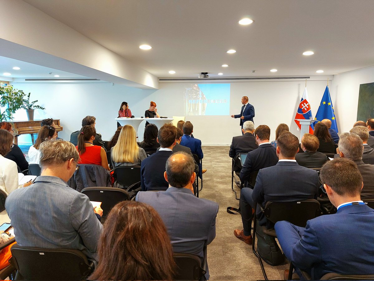 🛡️ How to refurbish an expired ammunition❓

This was the idea #Slovakia presented during informal #FACdefence in Toledo 🇪🇸 and topic of today's discussion w/ Slovak defence industry representatives at our PermRep 🇸🇰🇪🇺 <a href="/SLOVAKIAinEU/">Slovakia in the EU</a> 

#EUdefence <a href="/mosr_official/">Ministerstvo obrany SR 🇸🇰</a> <a href="/SlovakiaMFA/">Slovakia MFA 🇸🇰</a>