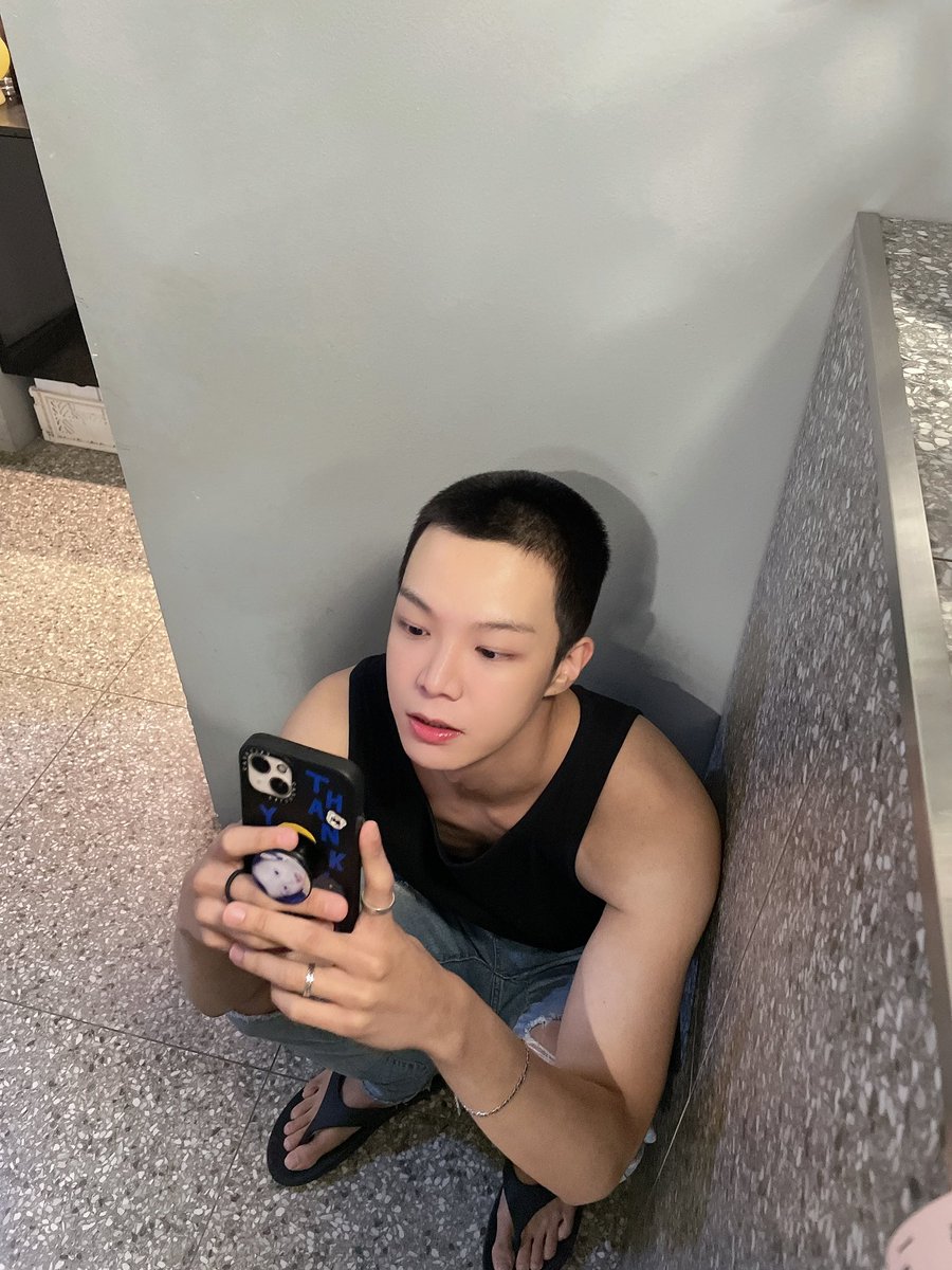 by_verivery's tweet photo. [#용승]       

우리형 잘하고 있으려나.

#YONGSEUNG #베리베리 #VERIVERY https://t.co/gNM5yzsEwb